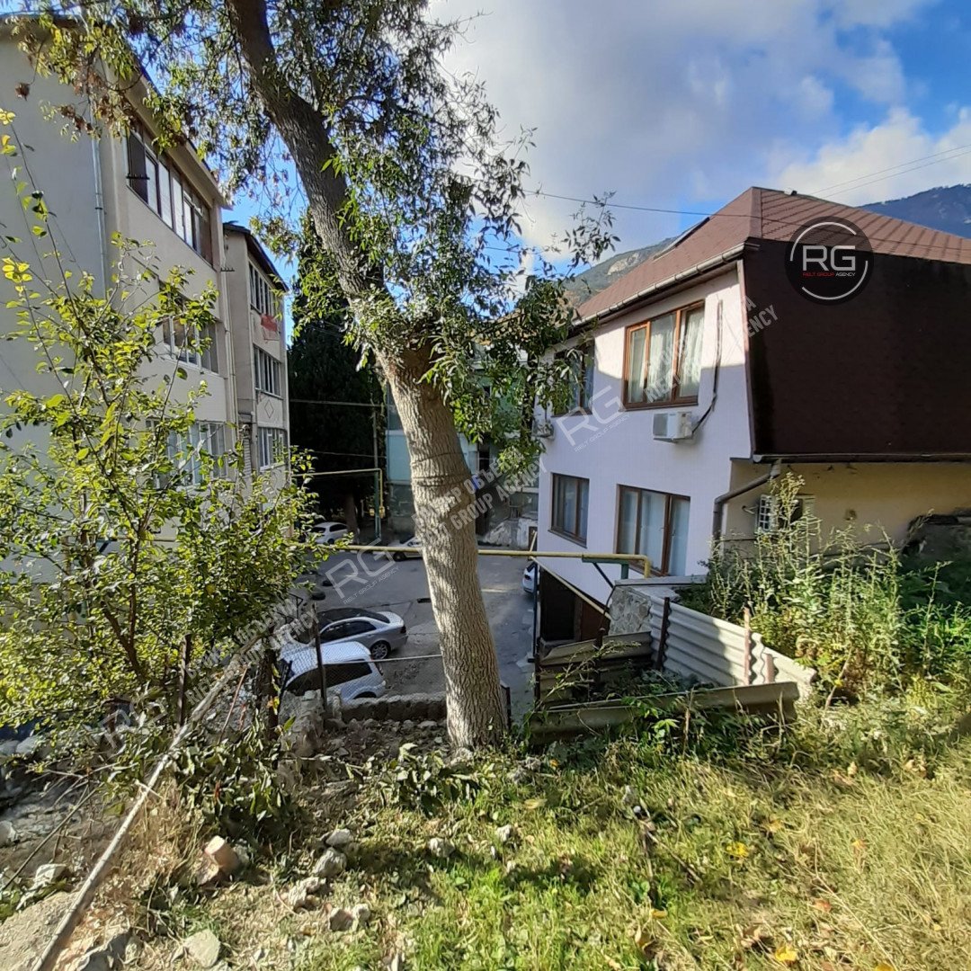  8 соток в Гурзуфе 