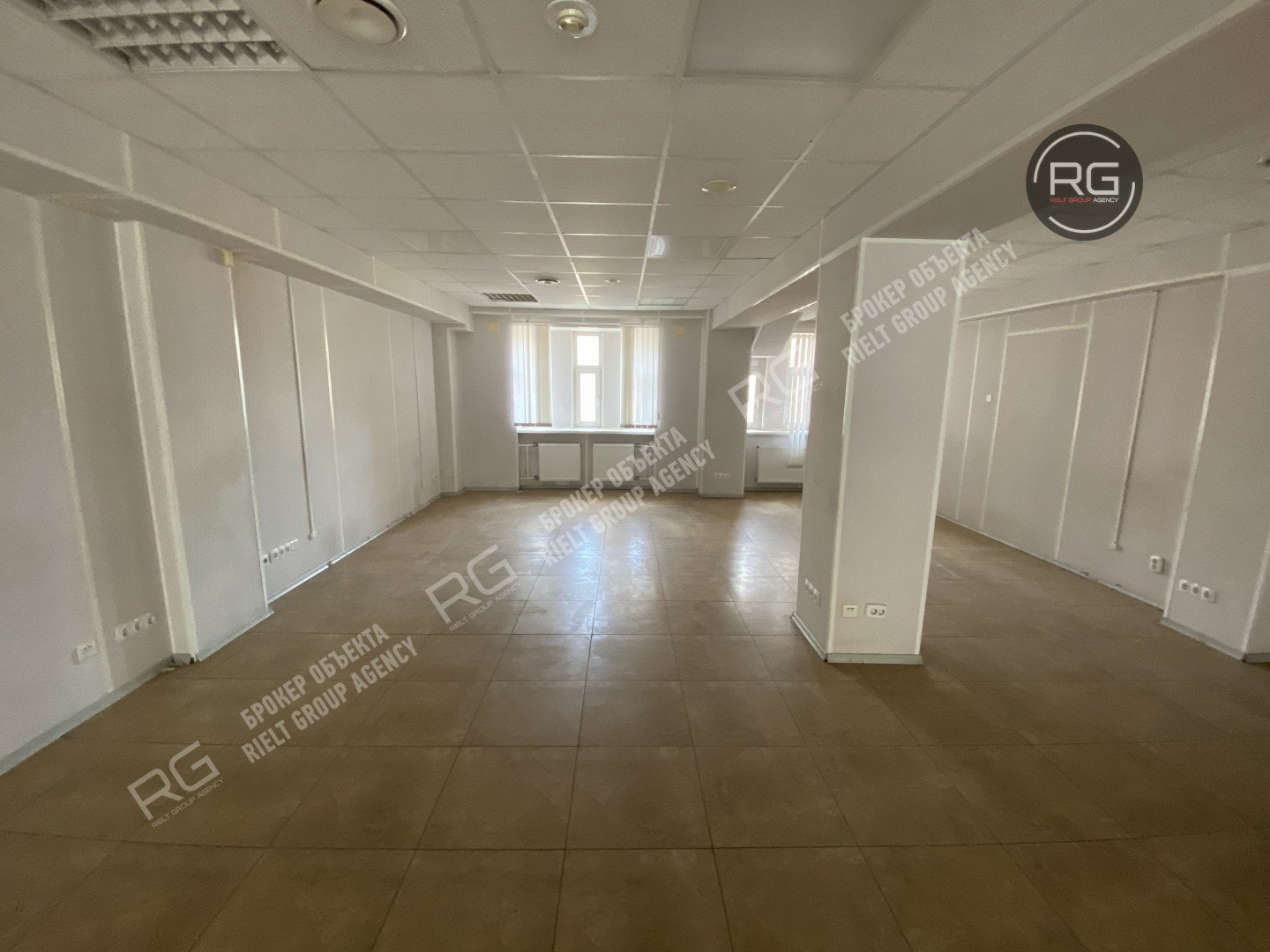   Аренда здания 850м2 рядом с метро, 850 кв.м. 