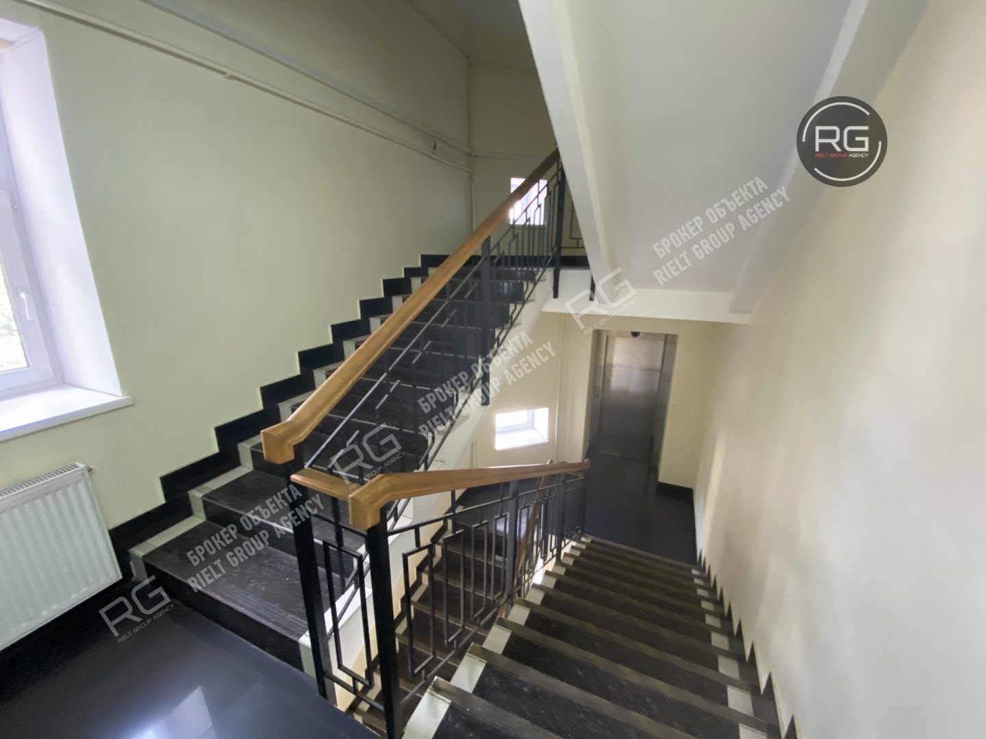   Аренда здания 850м2 рядом с метро, 850 кв.м. 