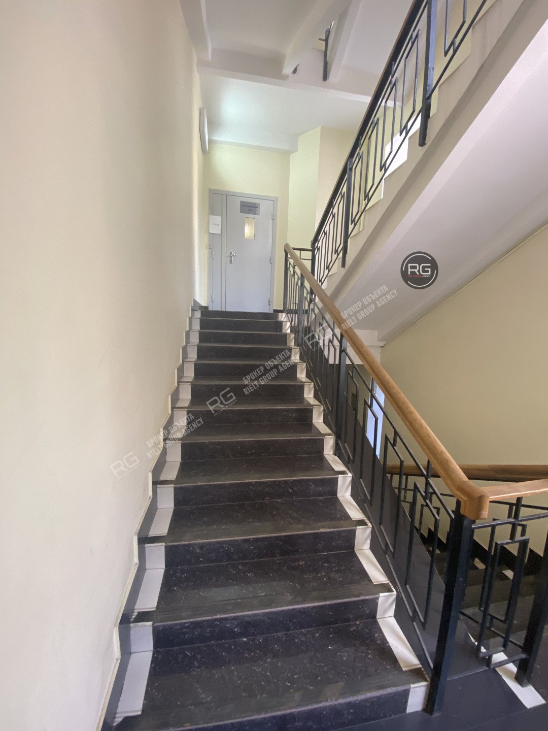   Аренда здания 850м2 рядом с метро, 850 кв.м. 