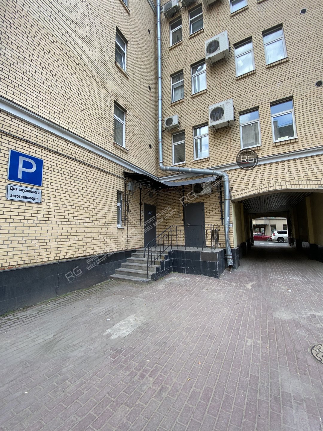   Аренда здания 850м2 рядом с метро, 850 кв.м. 