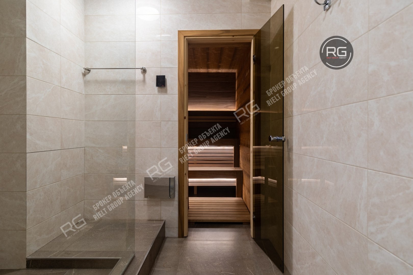   Фахверк с отделкой и меблировкой, 640 кв.м. 