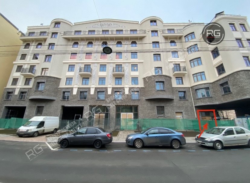  Фасадное 203м2 рядом с метро 