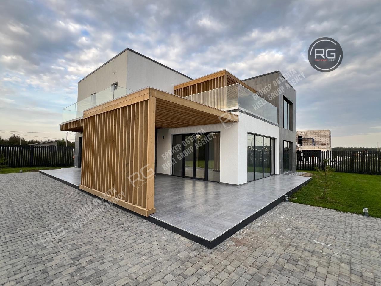   Продажа нового современного дома, 347 кв.м. 