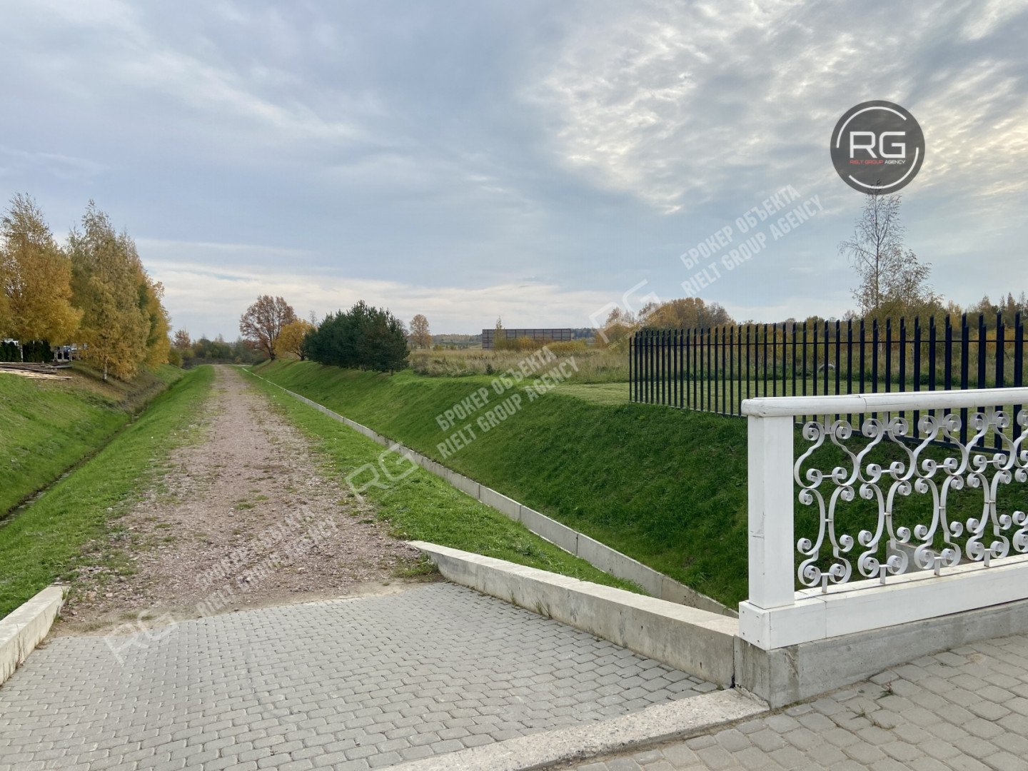  Участок со всеми коммуникациями 