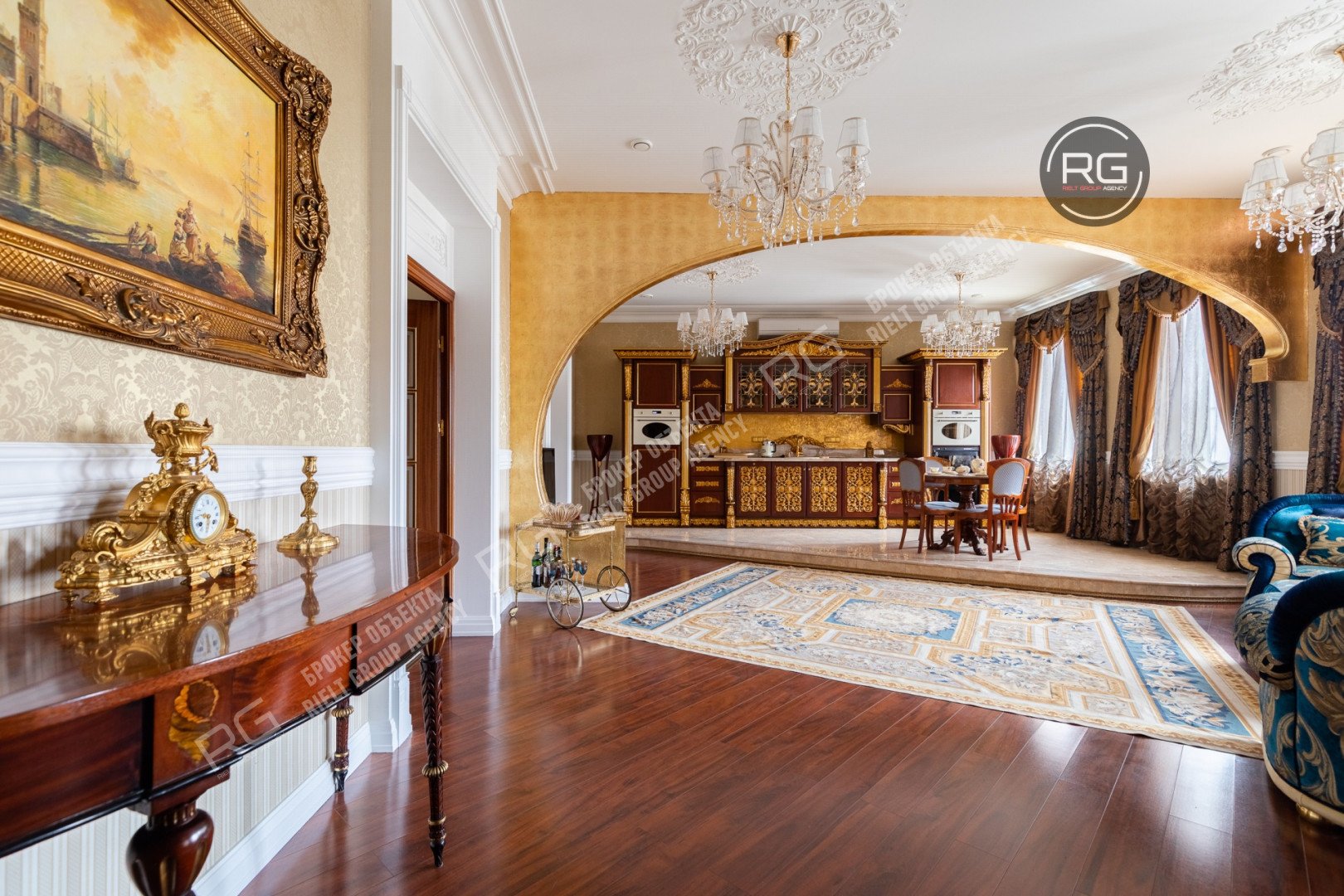   Видовая дизайнерская квартира, 221.4 кв.м. 