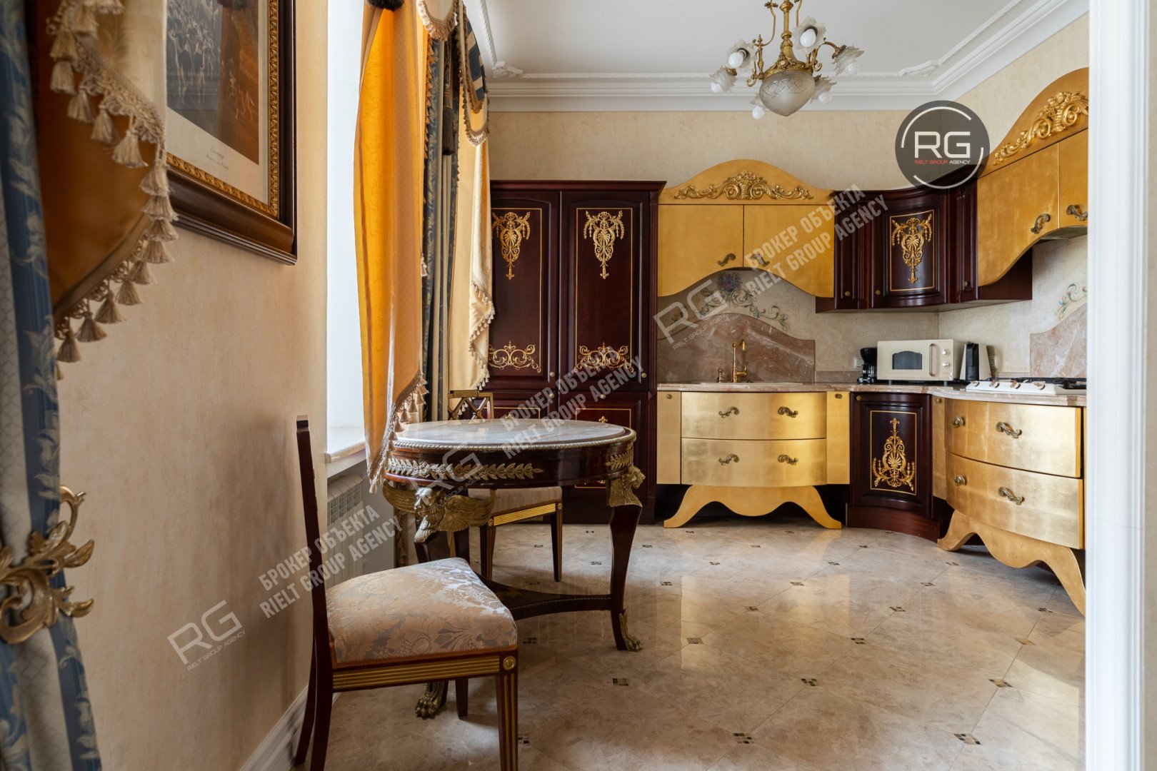   Видовая дизайнерская квартира, 221.4 кв.м. 