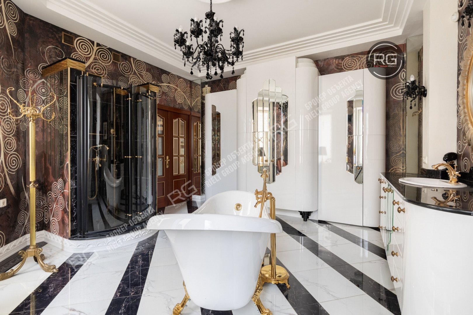   Видовая дизайнерская квартира, 221.4 кв.м. 