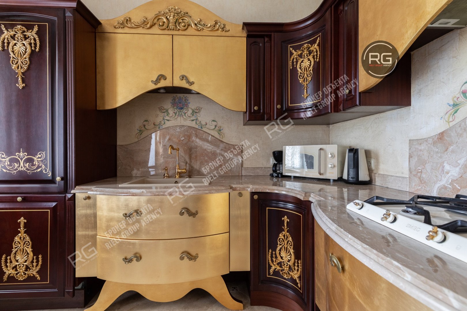   Видовая дизайнерская квартира, 221.4 кв.м. 