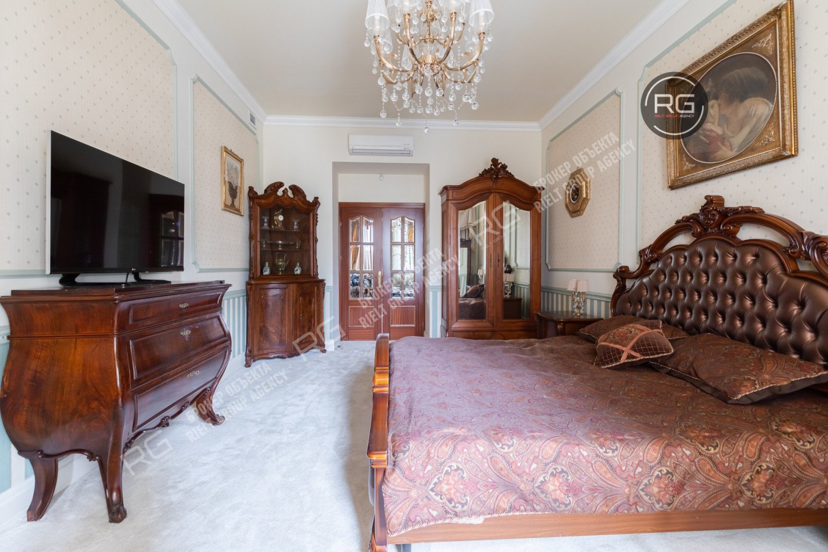   Видовая дизайнерская квартира, 221.4 кв.м. 