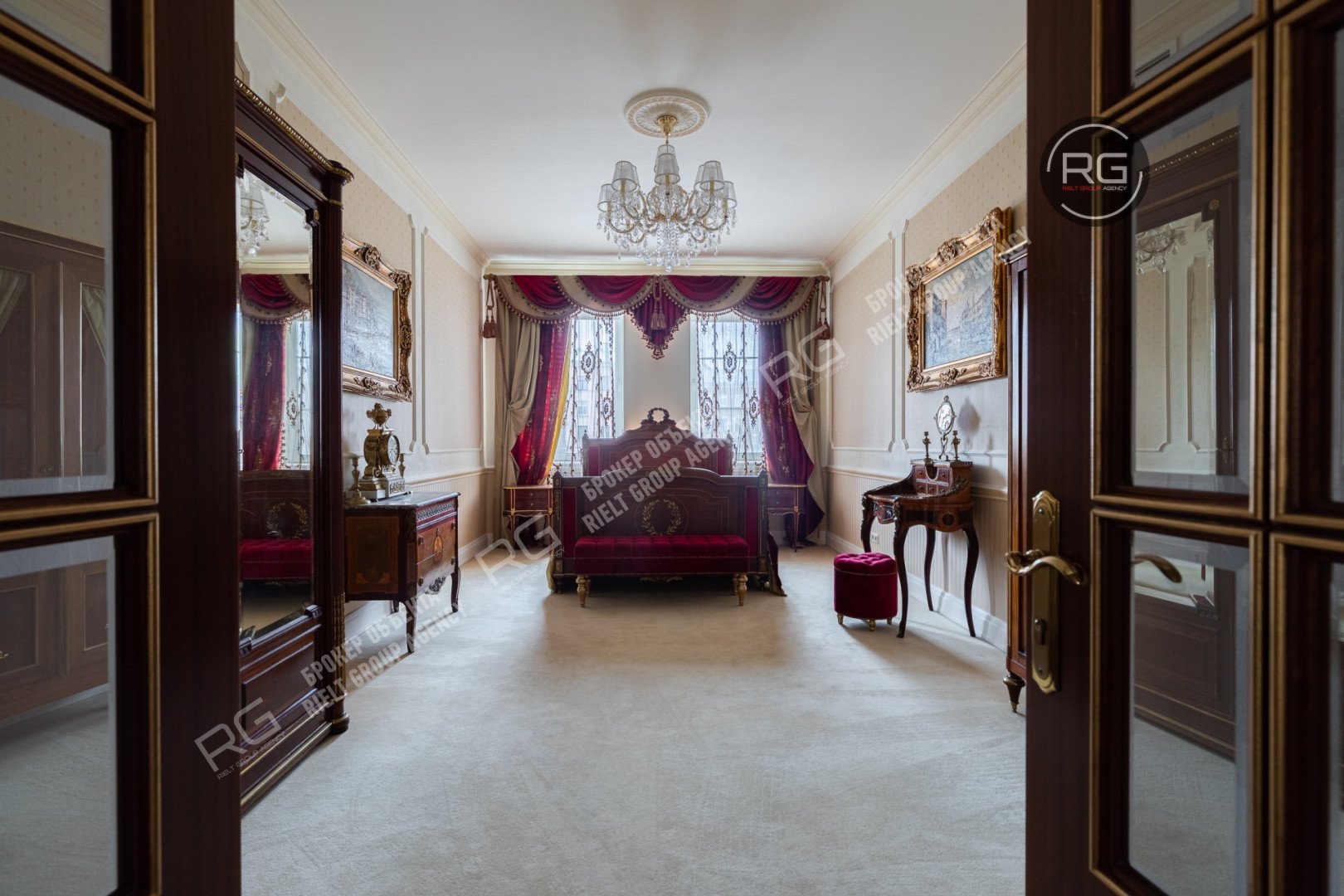  Видовая дизайнерская квартира, 221.4 кв.м. 