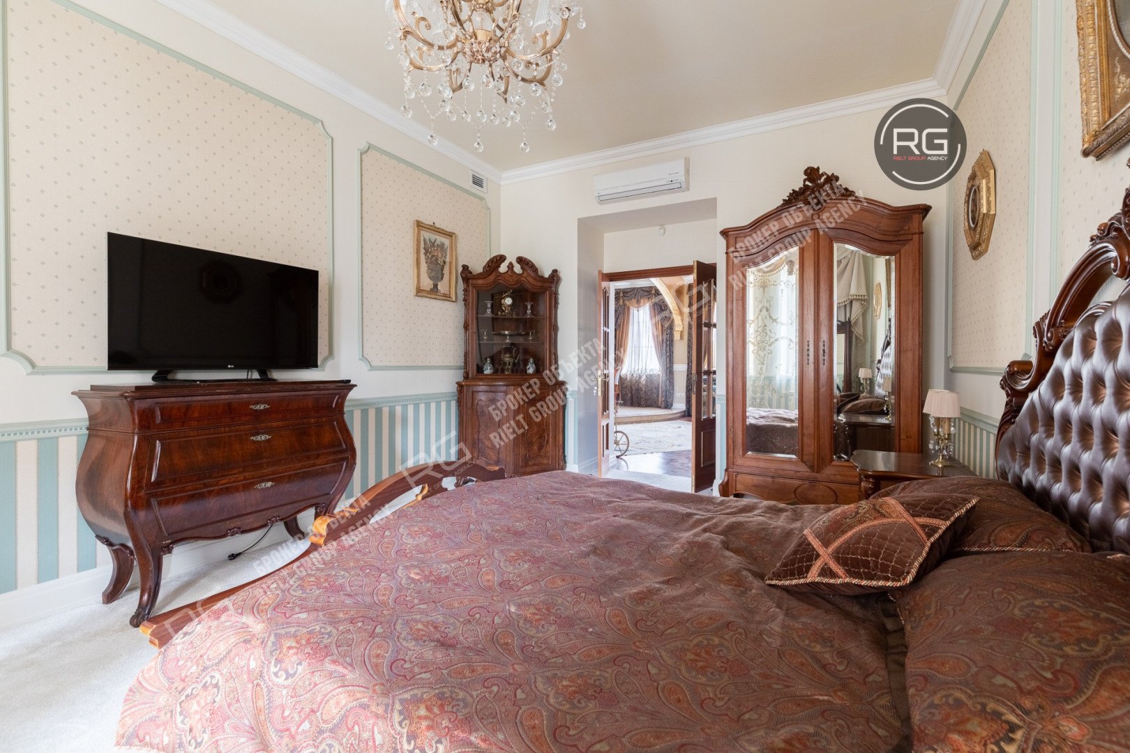   Видовая дизайнерская квартира, 221.4 кв.м. 