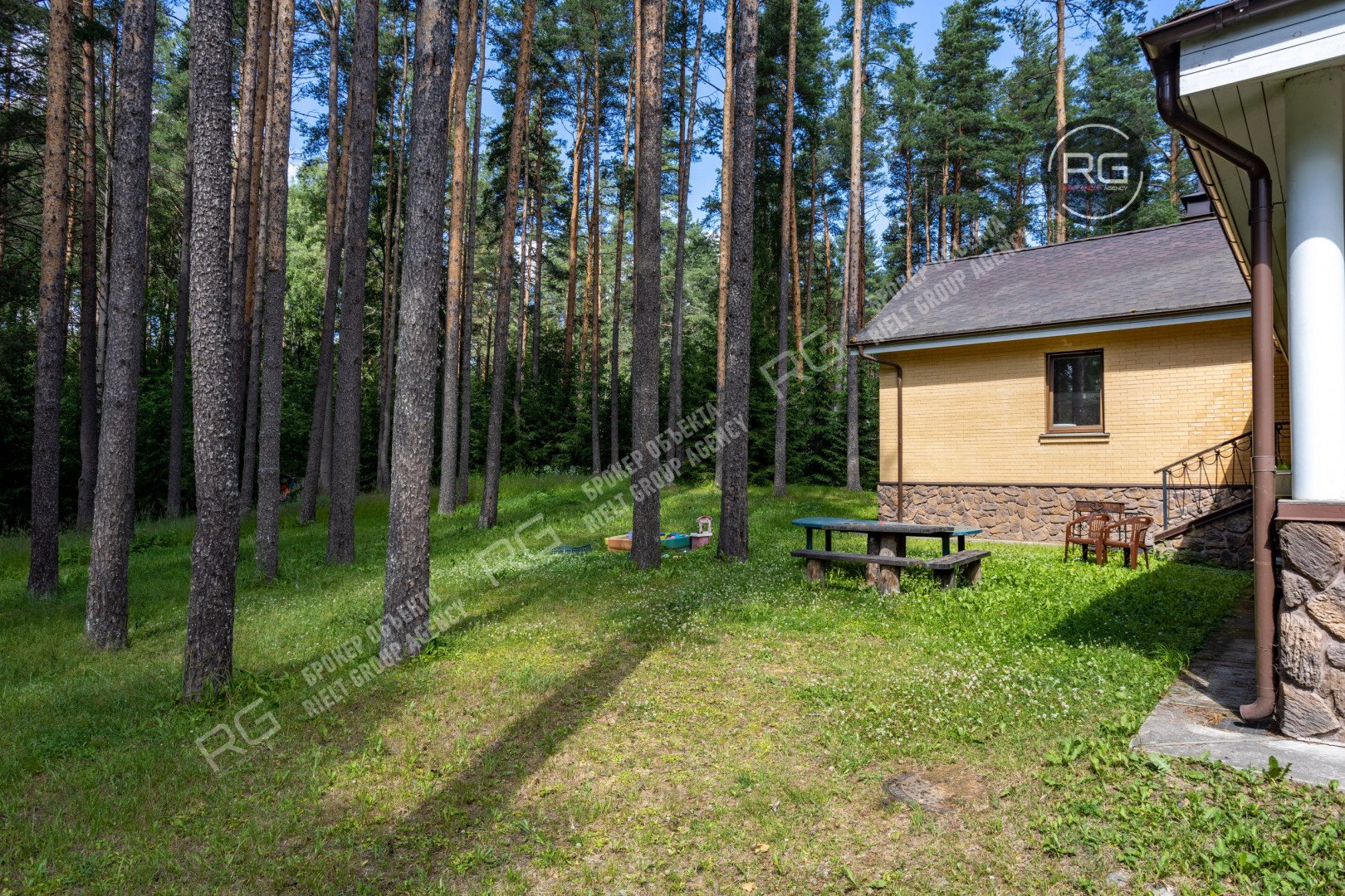   Загородный дом в сосновом лесу, 453 кв.м. 