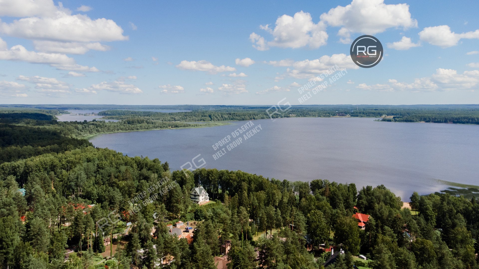   Загородный дом в сосновом лесу, 453 кв.м. 